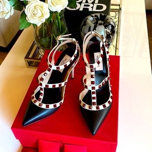 Valentino Rockstud Caged Pump  Size 7